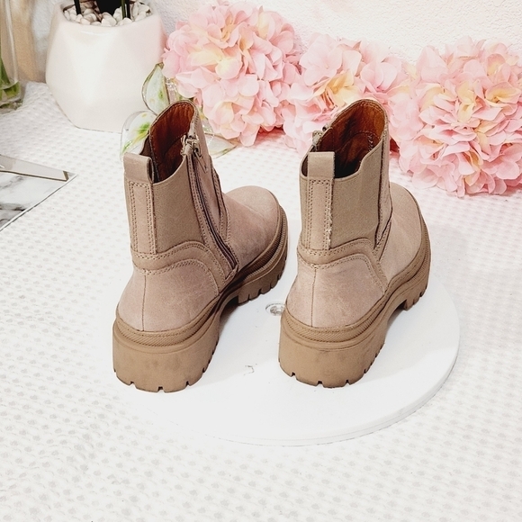 LUCKY Brand Eabile Chelsie Lug Sole Booties Size 6M - Picture 5 of 11